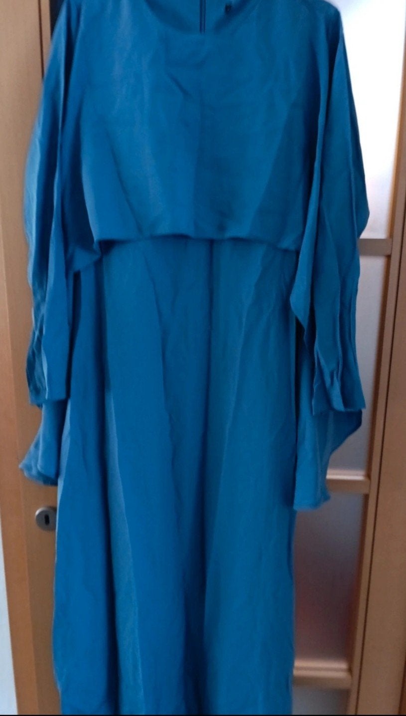 Elegante Petrolblauwe Maxijurk met Cape-Look / Dubbele Laag, Ophalen of Verzenden, Nieuw, Blauw, Jurk