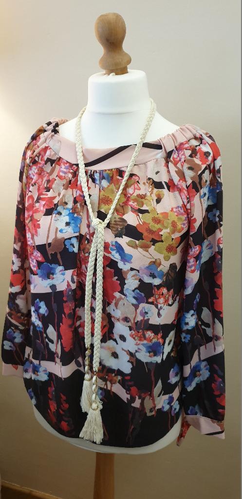 NIEUW artikel : New Collection blouse - Maat 40/42, Kleding | Dames, Maat 38/40 (M), Overige kleuren, Nieuw, Ophalen of Verzenden
