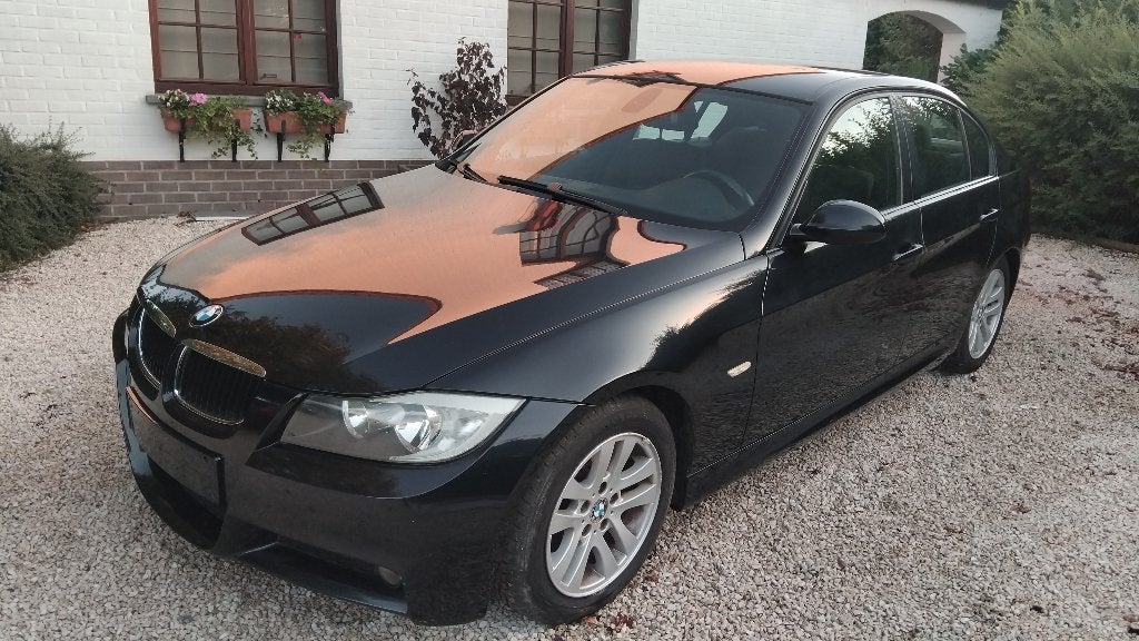 Bmw e90 318d 143cv pack m 313000km, Autos, BMW, Achat, Boîte manuelle, Alcantara, Noir