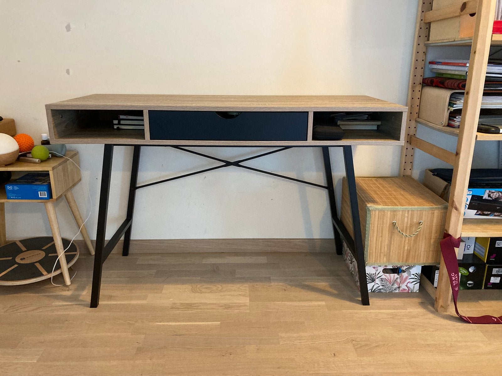 Bureau Jysk met grote lade, Huis en Inrichting, Bureaus, Ophalen, Zwart, Scandinavisch, Met lades