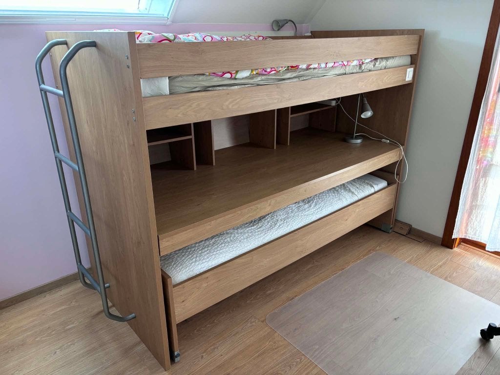 Lit superposé + bureau A saisir ! Gain de place, Enfants & Bébés, Chambre d'enfant | Lits superposés & Lits mezzanines, Enlèvement