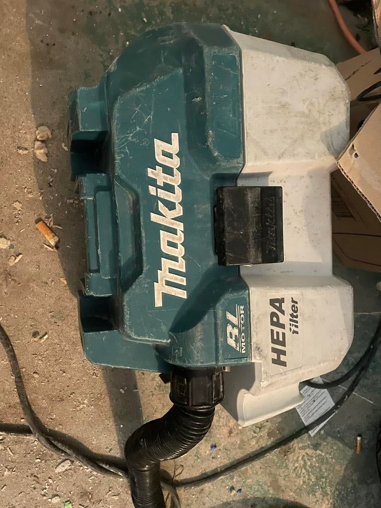 Makita stofzuiger, Doe-het-zelf en Bouw, Ophalen