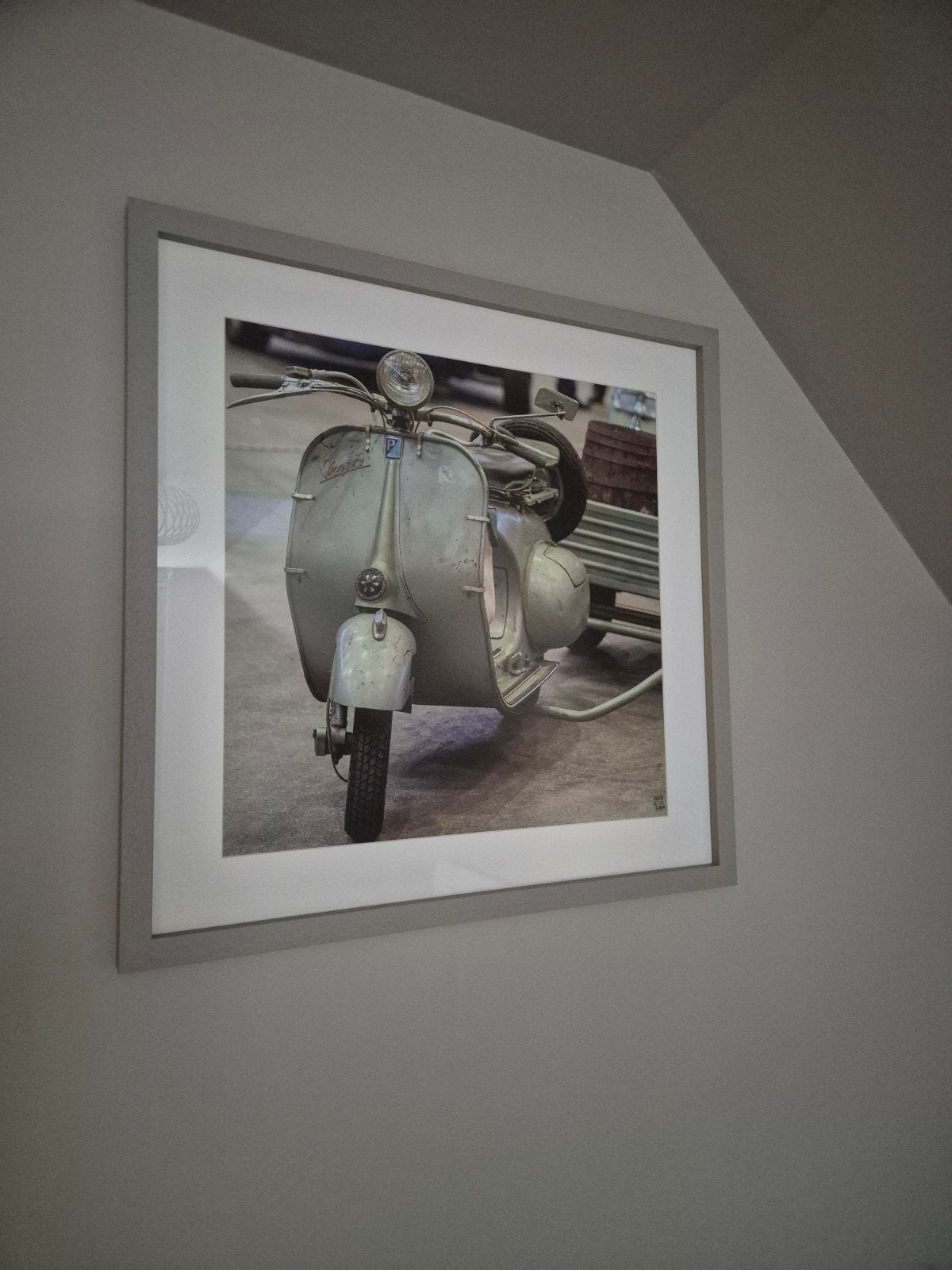 Foto oude Vespa in stevig kader, Maison & Meubles, Neuf, 80 cm, 80 cm, Enlèvement