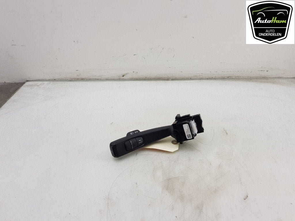 COMMUTATEUR CLIGNOTANT Volvo V40 (MV) (|31394001|), Info@volvocars.com, Volvo Car Germany GmbH, Siegburger Straße 229
50679  Köln, DE