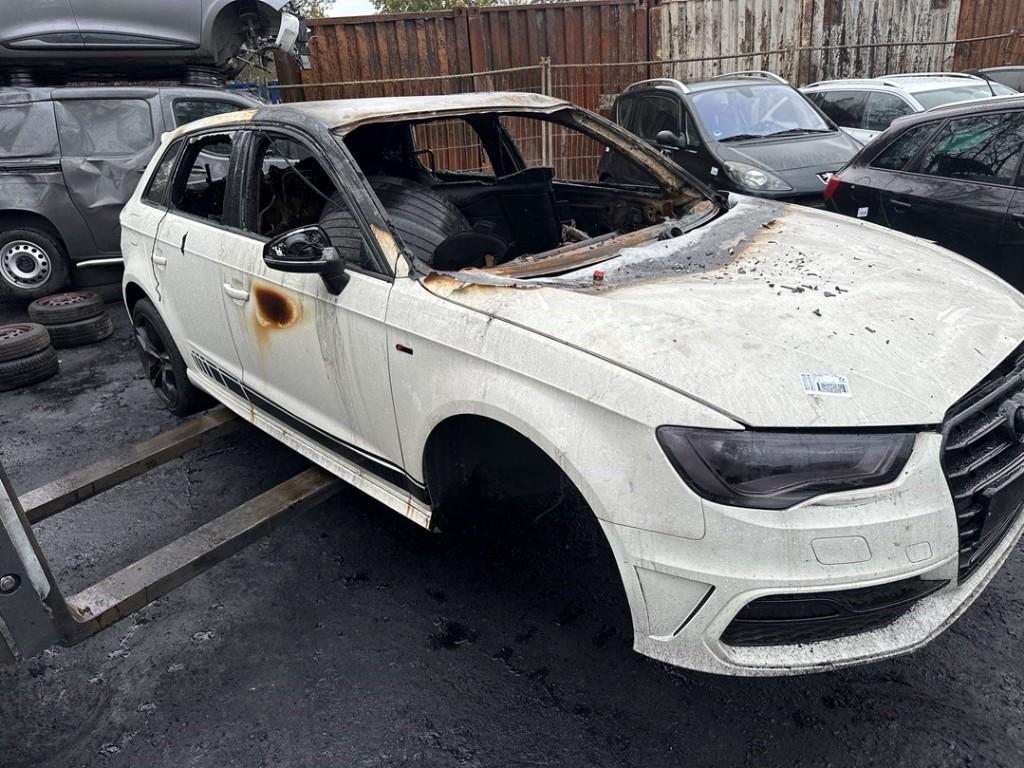SPATBORD RECHTS VOOR A3 Sportback (8VA / 8VF) (8V0821106L), Auto-onderdelen, Gebruikt, Voor, Audi, Spatbord