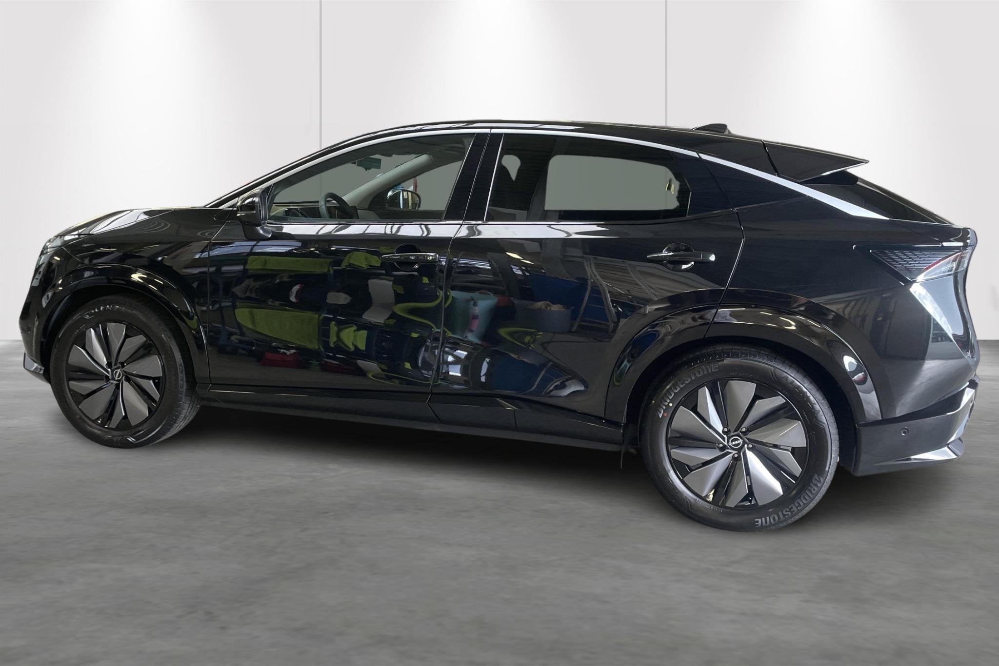 Nissan Ariya 63 kWh Evolve, Auto's, Nissan, Stof, Gebruikt, 750 kg, Zwart