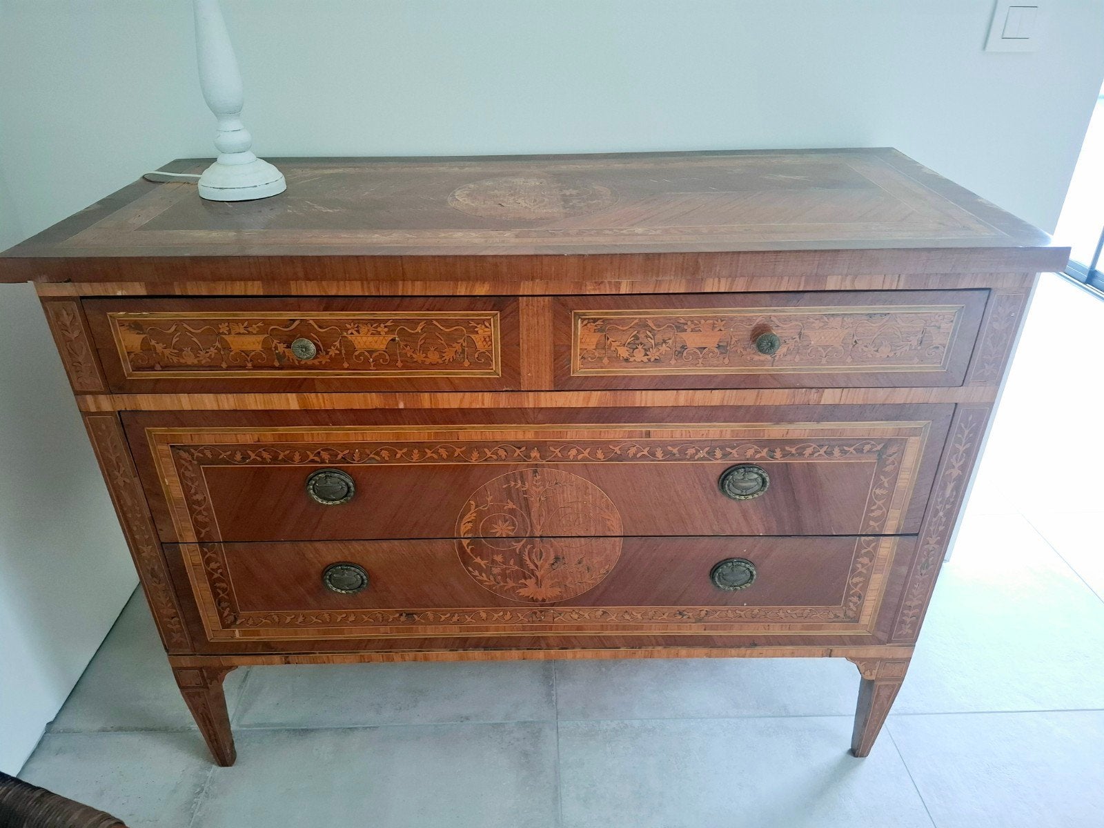 Antieke commode, Ophalen