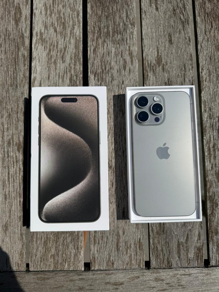 iPhone 15 Pro Max 256 Go en titane naturel, Télécoms, Téléphonie mobile | Apple iPhone, 256 GB, Gris, IPhone 15 Pro Max, Comme neuf