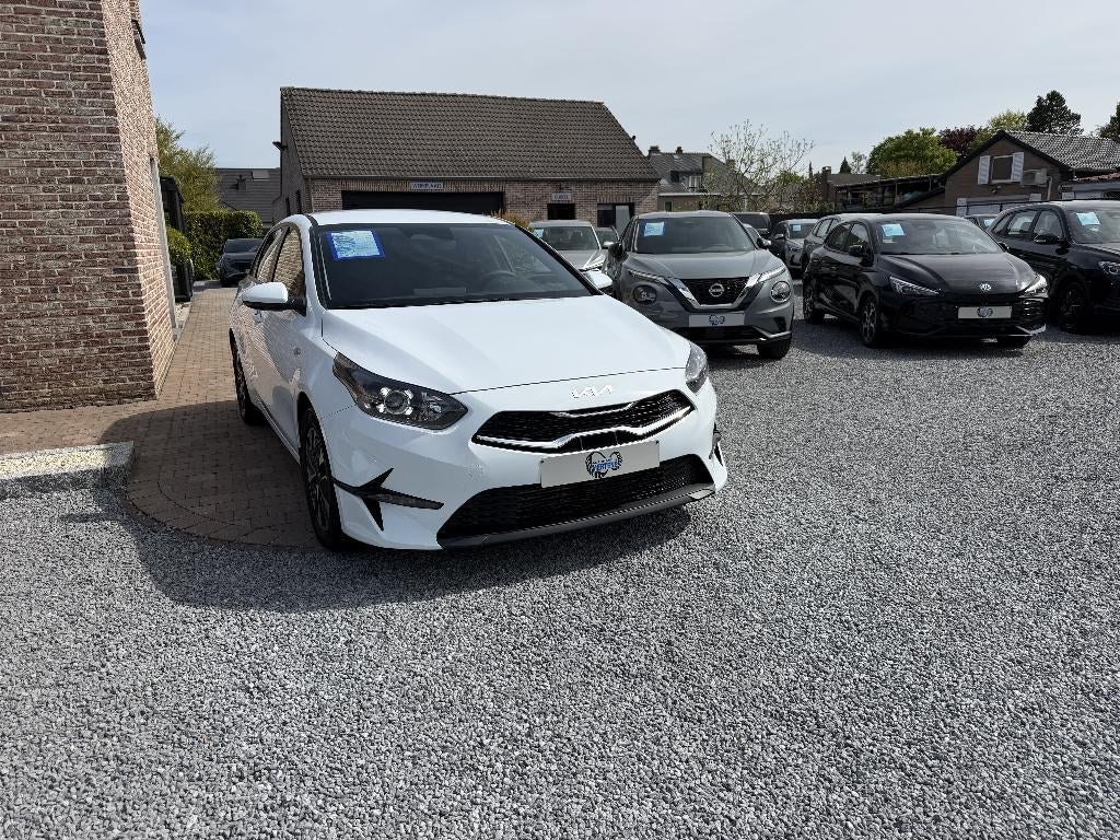 Kia Ceed / cee'd HB 1.0 T-GDI 100PK BLACK/PACK 7J/GAR NIEUW, 121 g/km, Stof, Wit, USB