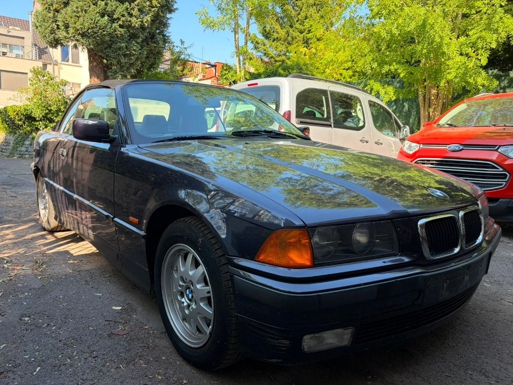 BMW 320i, Autos, BMW, Entreprise, Achat, Autres modèles, ABS, Airbags, Alarme, Climatisation automatique, Ordinateur de bord, Verrouillage central
