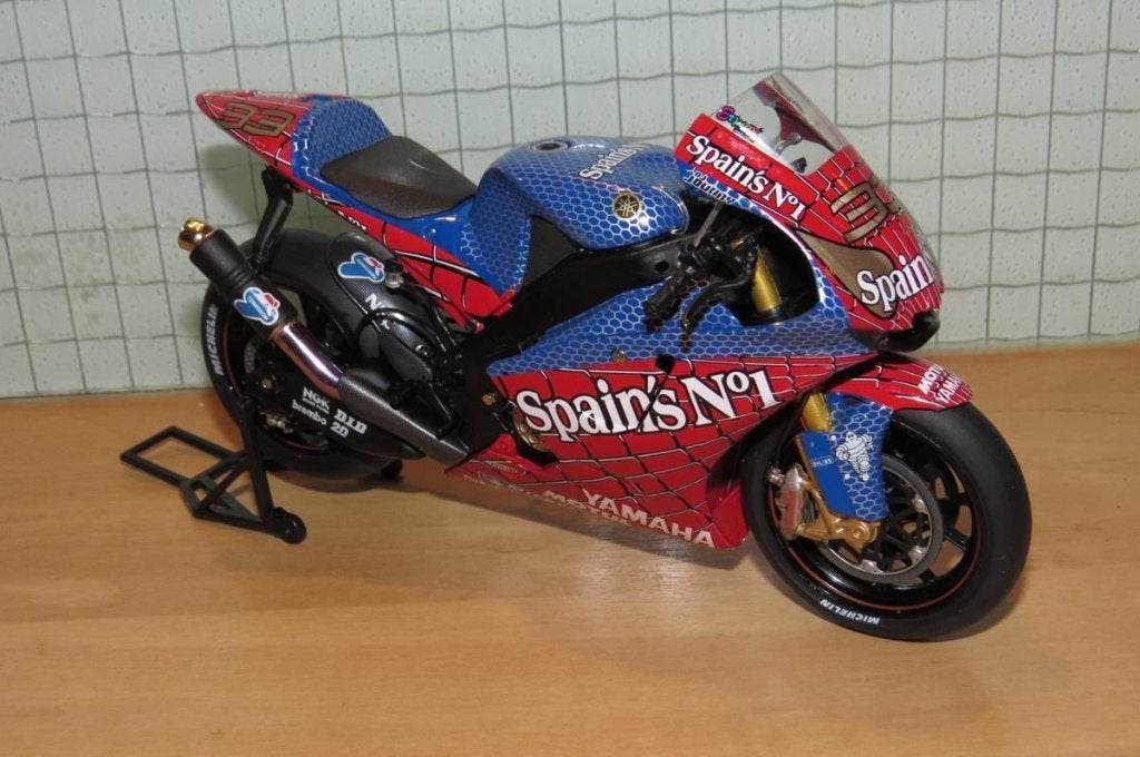 Marco Melandri Spiderman 2 Yamaha YZR-M1 2004 1:12, Ophalen of Verzenden, 1:9 t/m 1:12, Motor