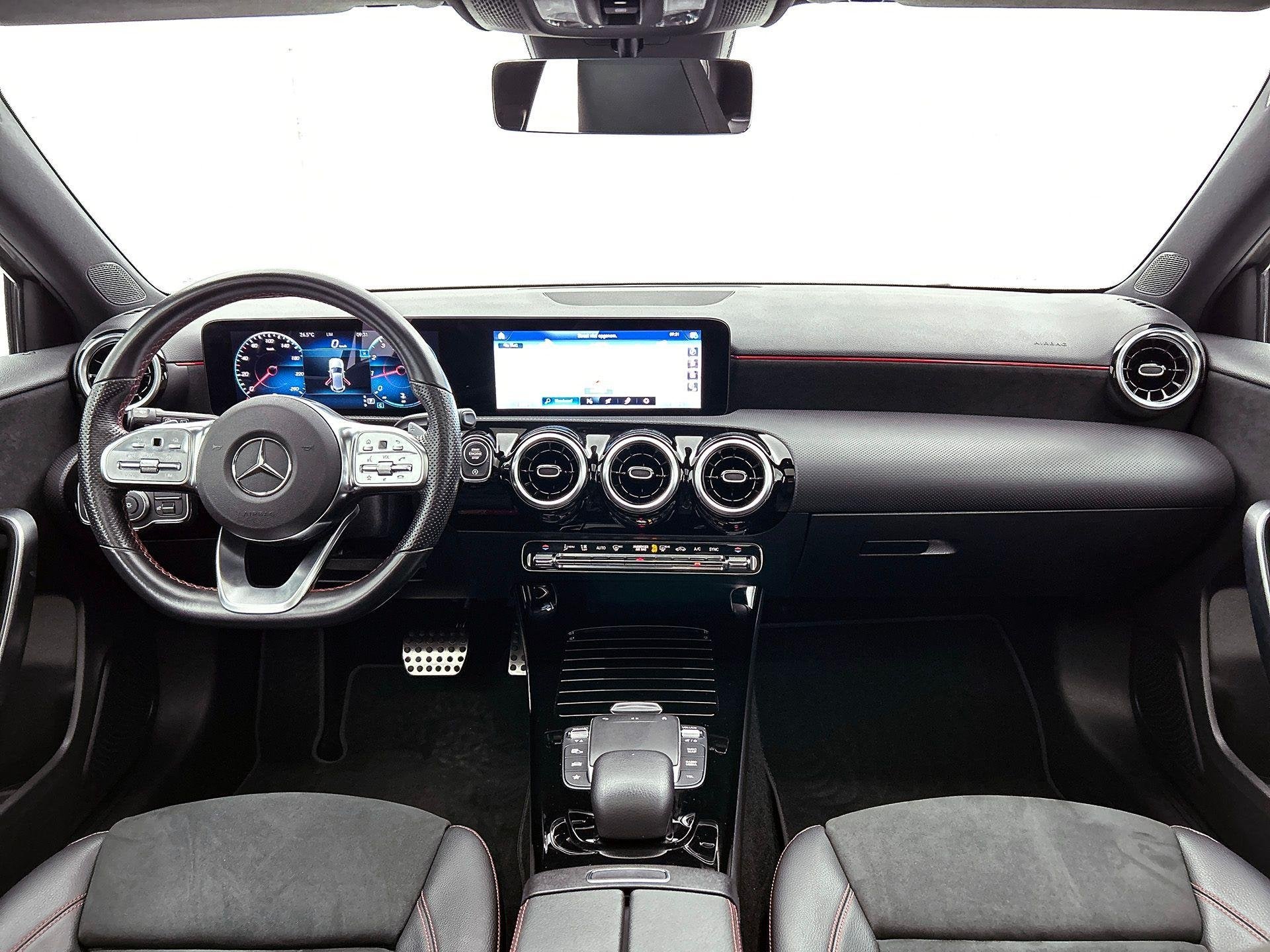 Mercedes-Benz A-klasse 180 Hatchback AMG Line | Panoramisch, 100 kW, Achat, Entreprise, Entretenue par le concessionnaire