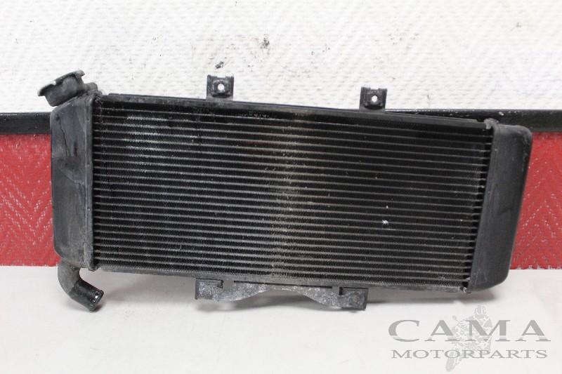 RADIATEUR KLE 650 Versys 2007-2009 (KLE650 KLE650A-B), Motoren, Dhr. S. di Majo, Gebruikt, Info@cama-motorparts.nl, P.J. Troelstraweg 8 8
3144 CX  MAASSLUIS, NL