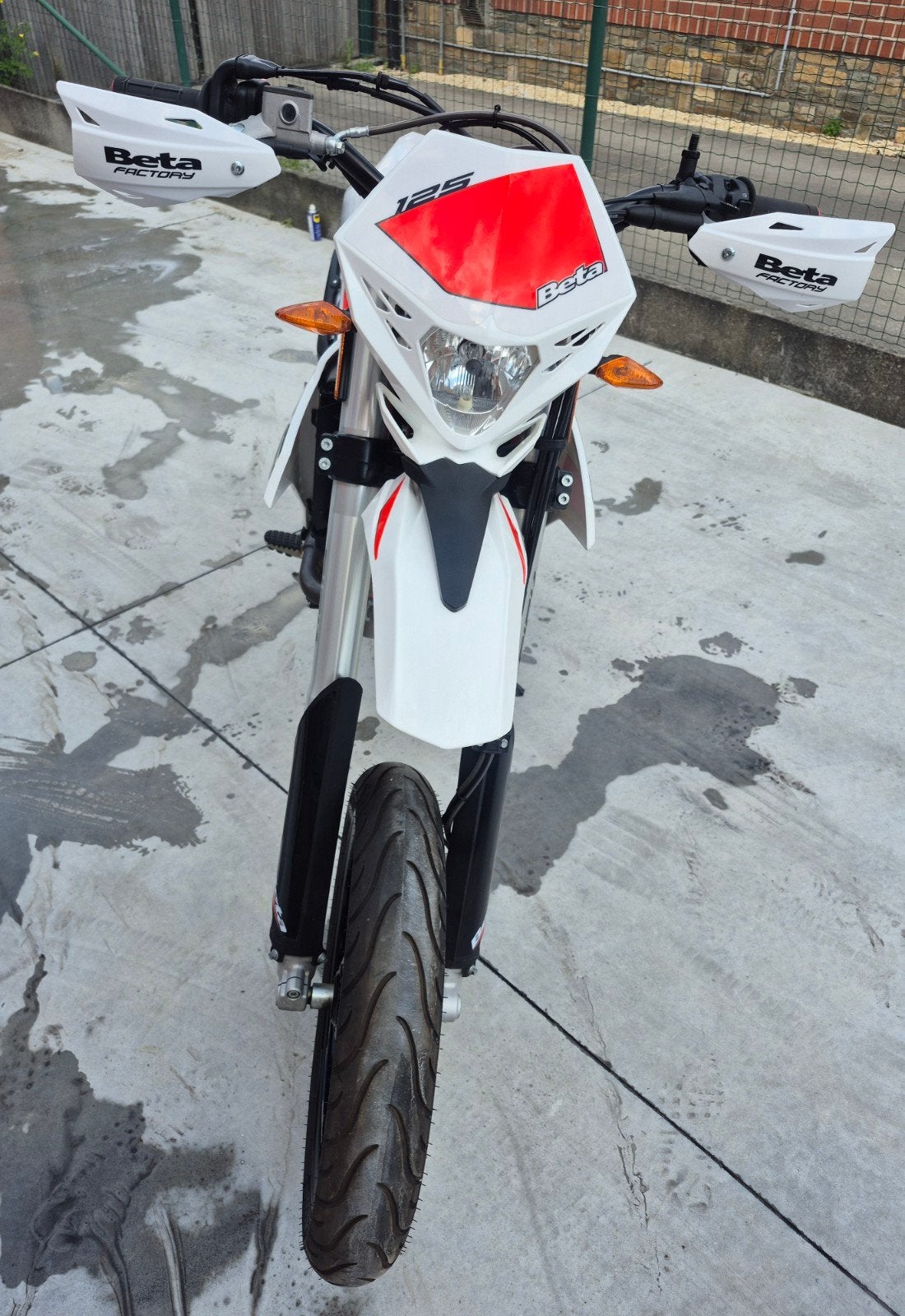 Supermotard bêta 125cc, Enlèvement