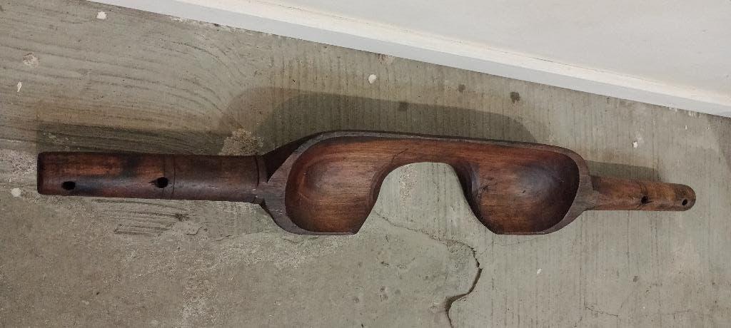 Oude massief houten emmerhouder met schouderstuk - 89cm, Antiek en Kunst, Antiek | Gereedschap en Instrumenten, Ophalen of Verzenden