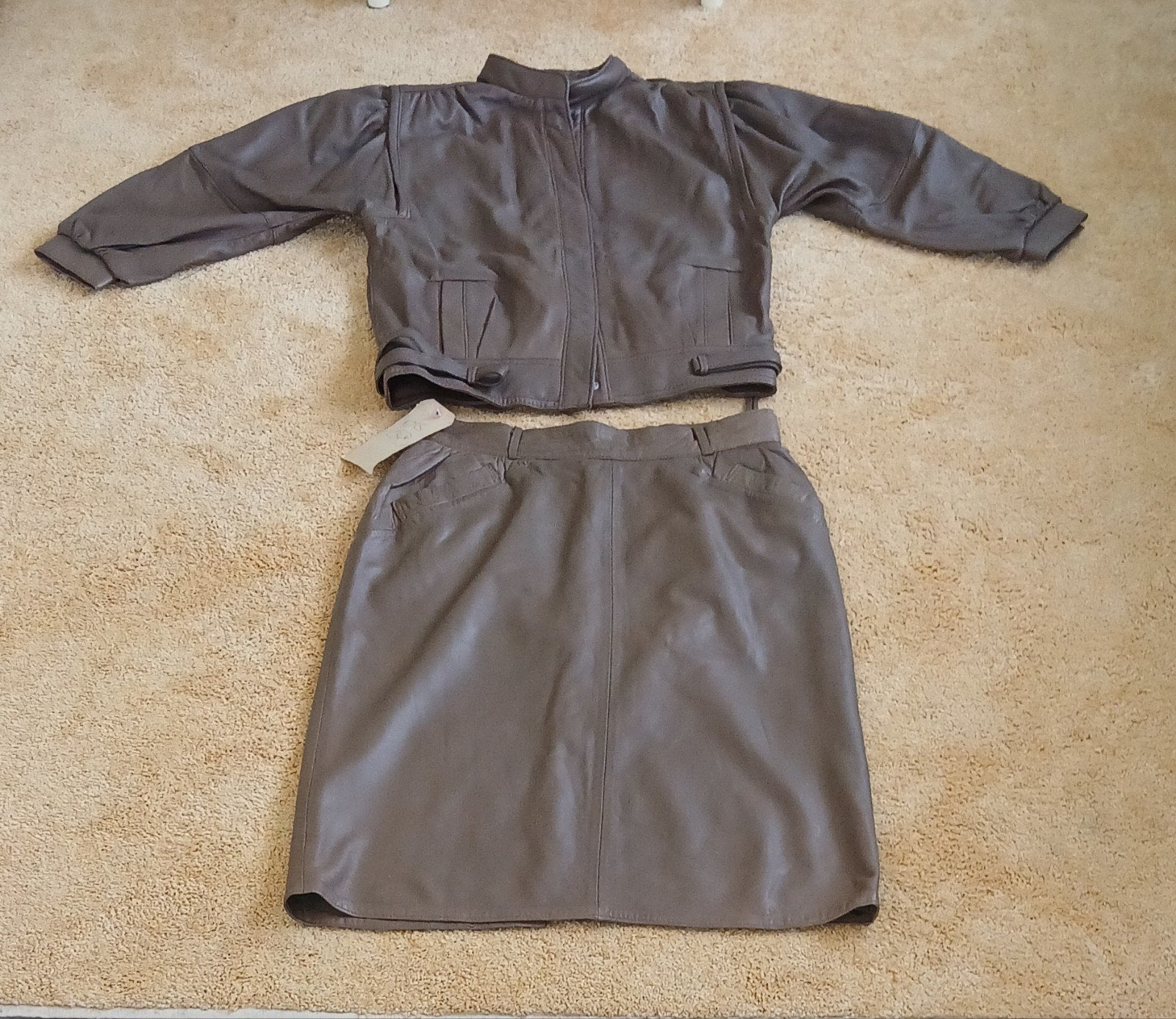 Ensemble en cuir taille 42 à 40euros, Enlèvement