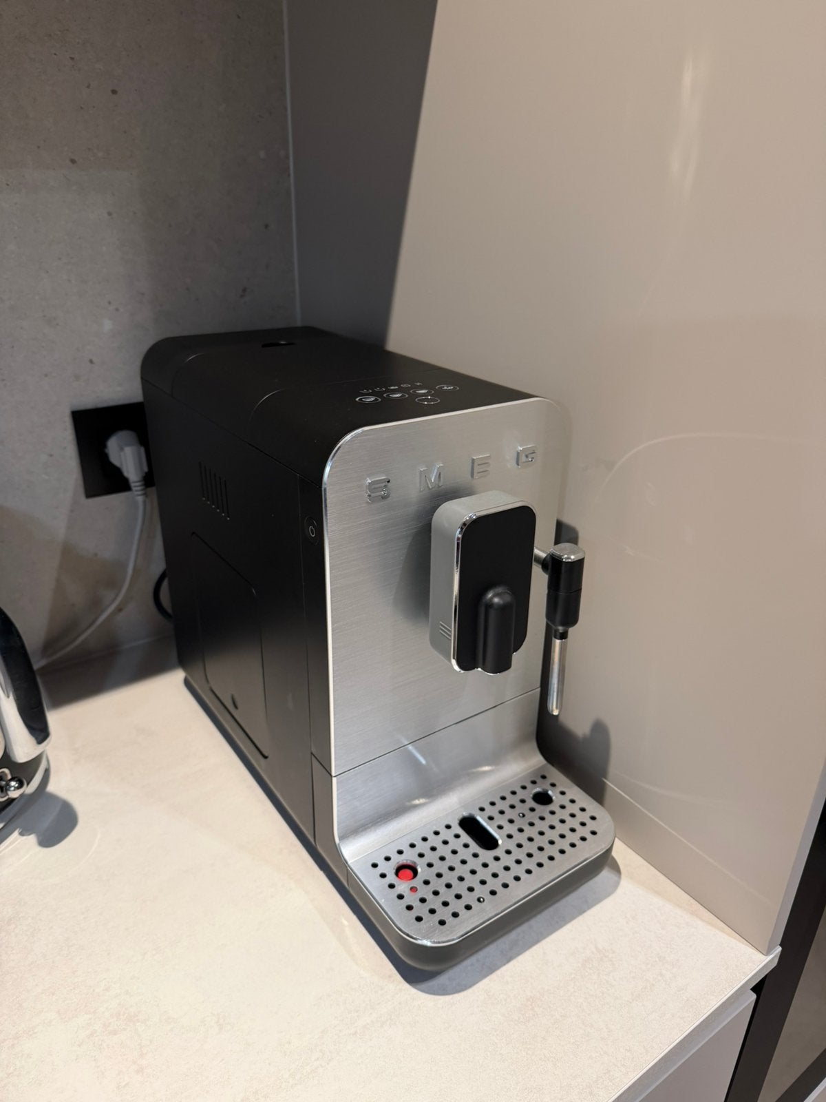SMEG koffiemachine/ espressomachine BCC12BLMEU, Elektronische apparatuur, Ophalen, Zo goed als nieuw, Koffiemachine