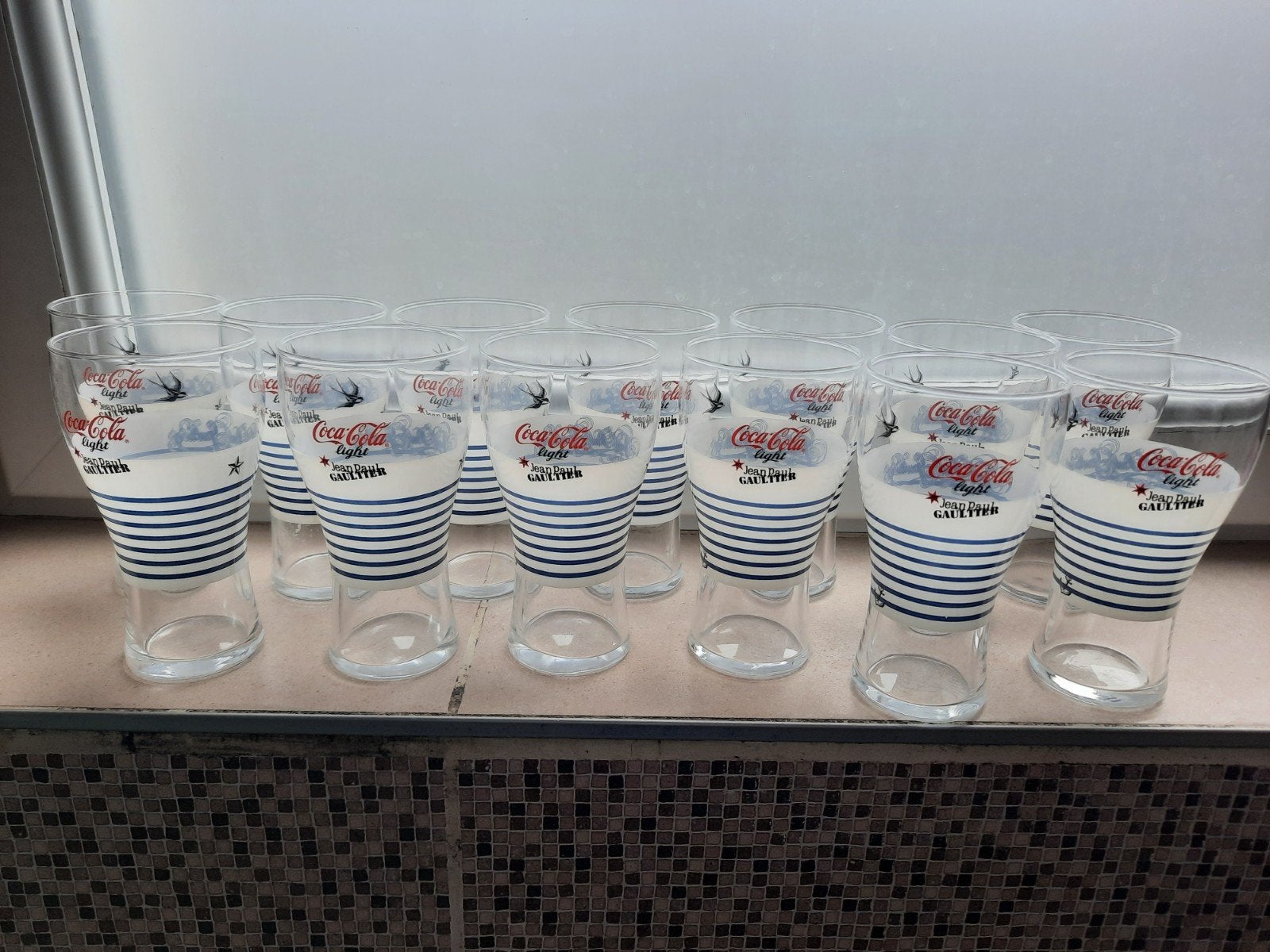 Set van 13 glazen van Coca-Cola & Jean Paul Gaultier, Verzamelen, Glas en Drinkglazen, Nieuw, Ophalen