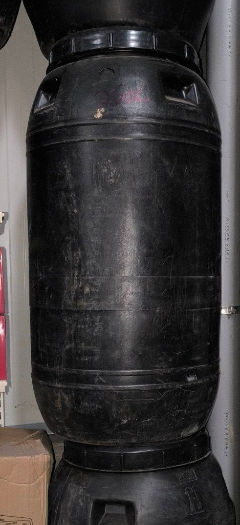 Fut en plastique vide 260 litres, 150 litres ou plus, Enlèvement, Utilisé