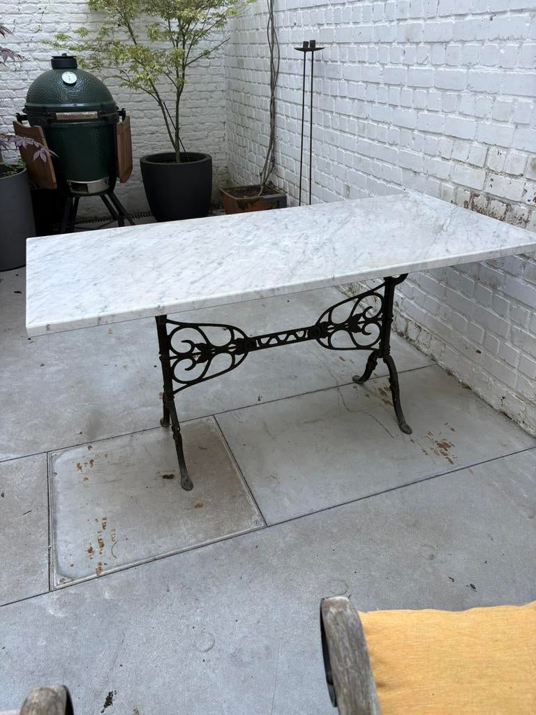 Carrara marmeren buitentafel, Enlèvement, Utilisé