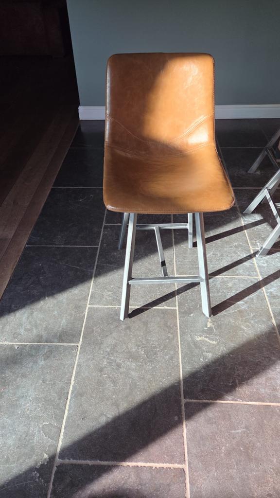 2 barkrukken cognac in kunstleer, Huis en Inrichting, Barkrukken, Ophalen, Zo goed als nieuw