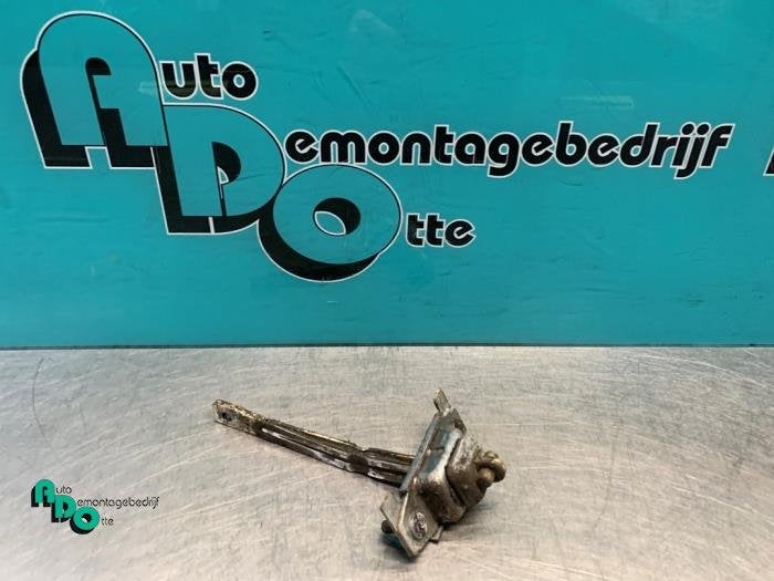 Butée 4portes arrière droite d'un Mazda Demio (Demio 97-), -, 3 mois de garantie, Mazda, Utilisé