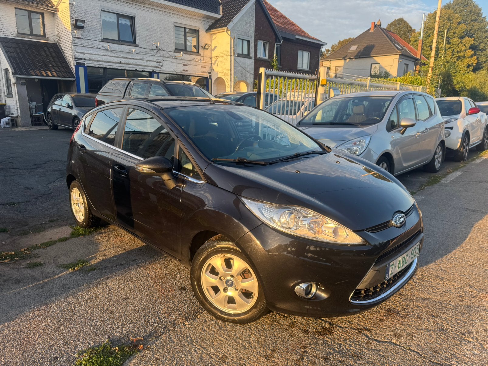 Ford fiesta 1.6 diesel 2011 econetic facelift 5 portes, Auto's, Euro 5, 1600 cc, Zwart, 5 deurs