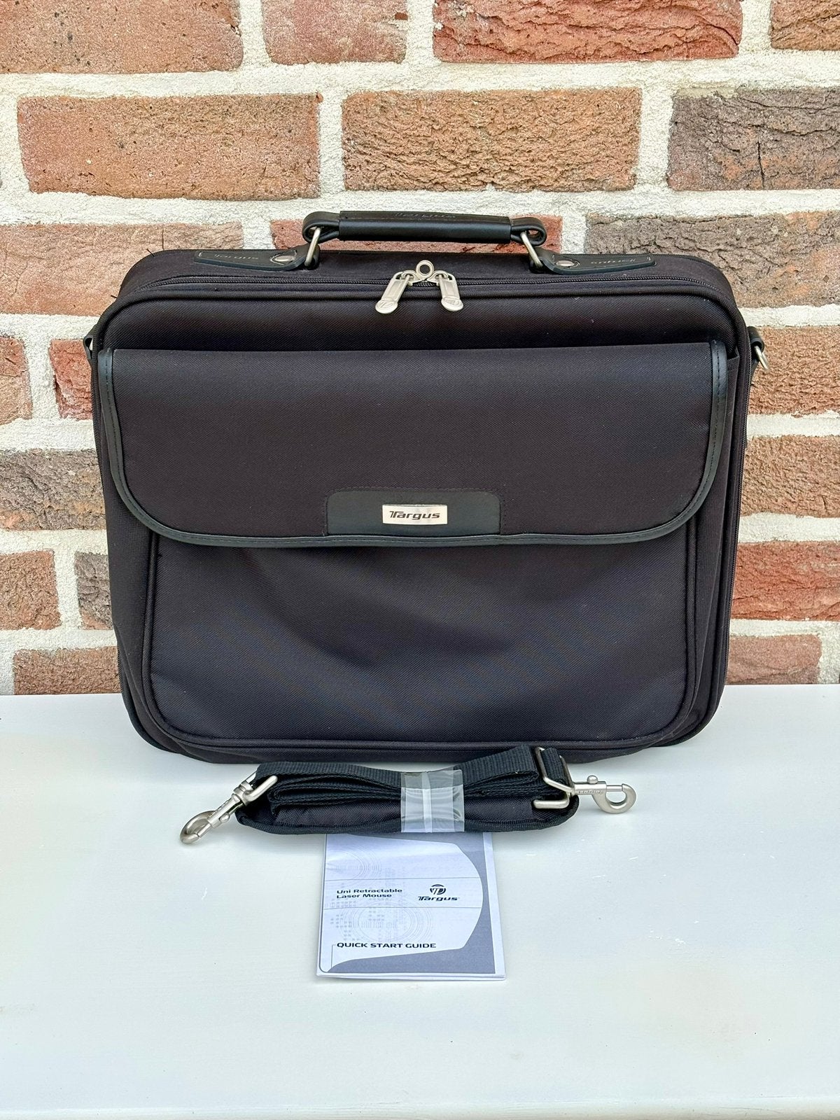 Targus laptoptas nieuw inclusief schouderband, Computers en Software, Laptoptassen, Nieuw, Ophalen of Verzenden, Schouderband