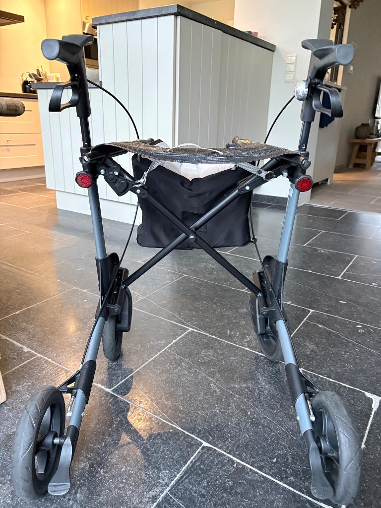 Opvouwbare rollator, Ophalen, Opvouwbaar