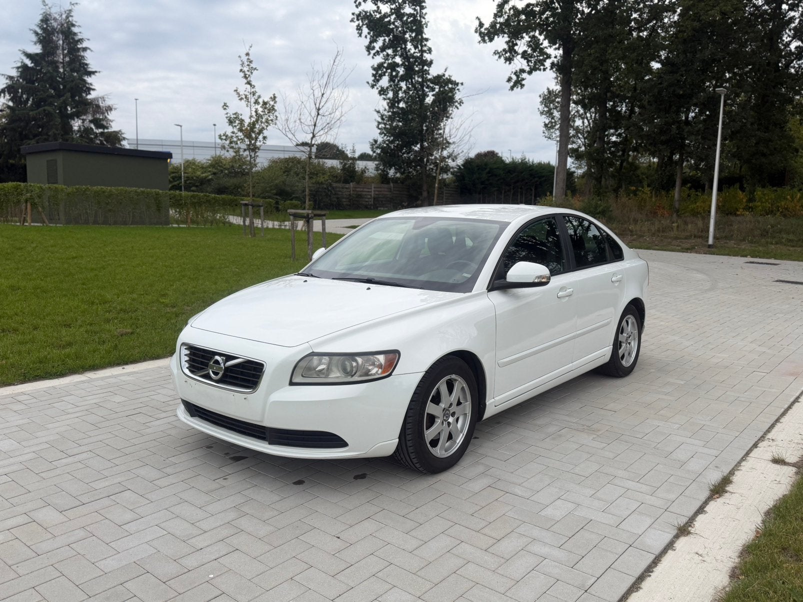 Volvo S40 1.6D euro5 gekeurd TOPSTAAT, Autos, Euro 5, Achat, Boîte manuelle, Noir