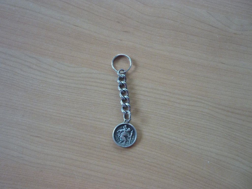 Gratis Zilverkleurige sleutelhanger Sint Christoffel, Ophalen