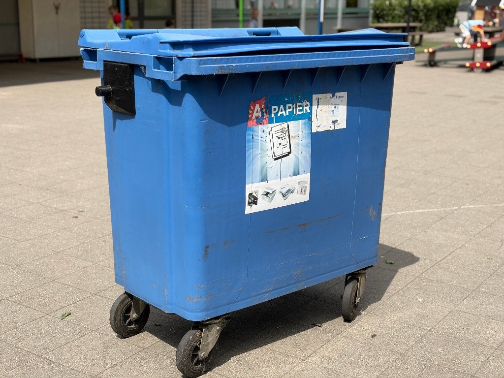 Afvalcontainer medium, Ophalen, Gebruikt