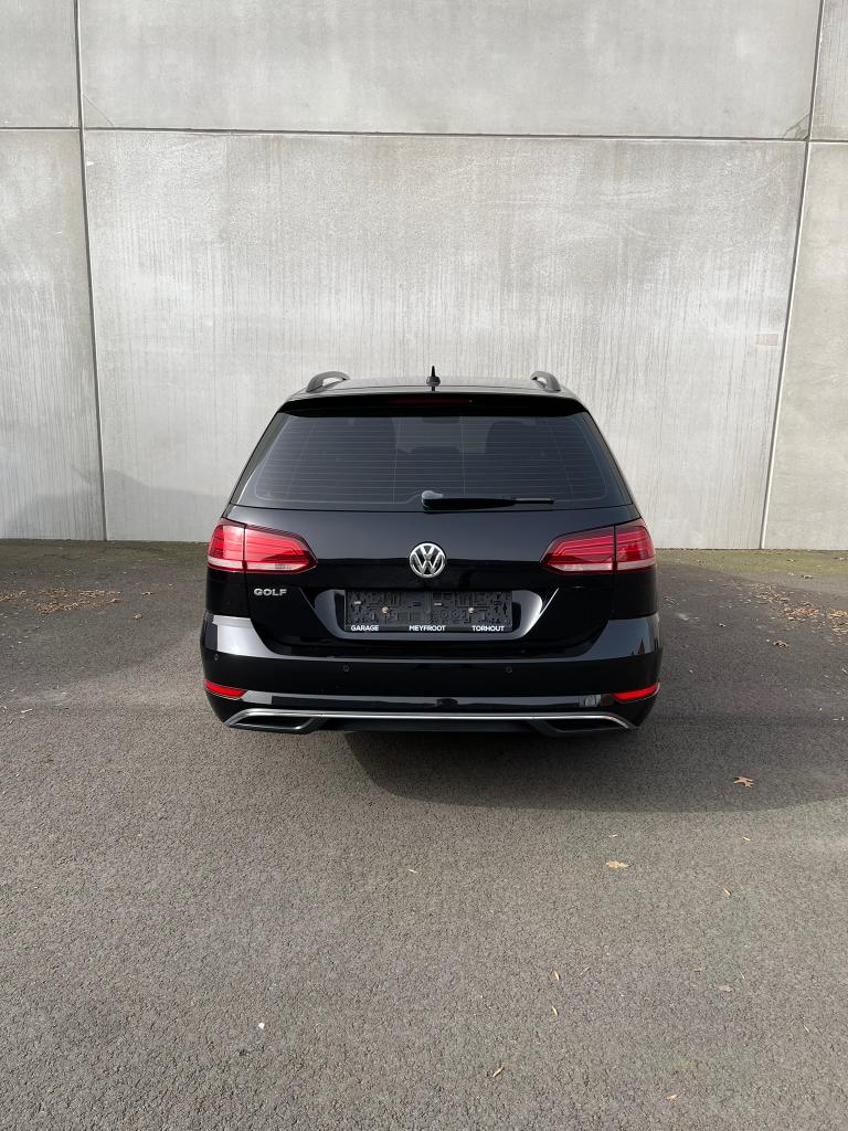 VOLKSWAGEN GOLF VARIANT / LEDER / PARKSENS / CAMERA, Voorwielaandrijving, 1300 kg, https://public.car-pass.be/vhr/e1f3d823-627f-44e4-b86a-317095c6c34b