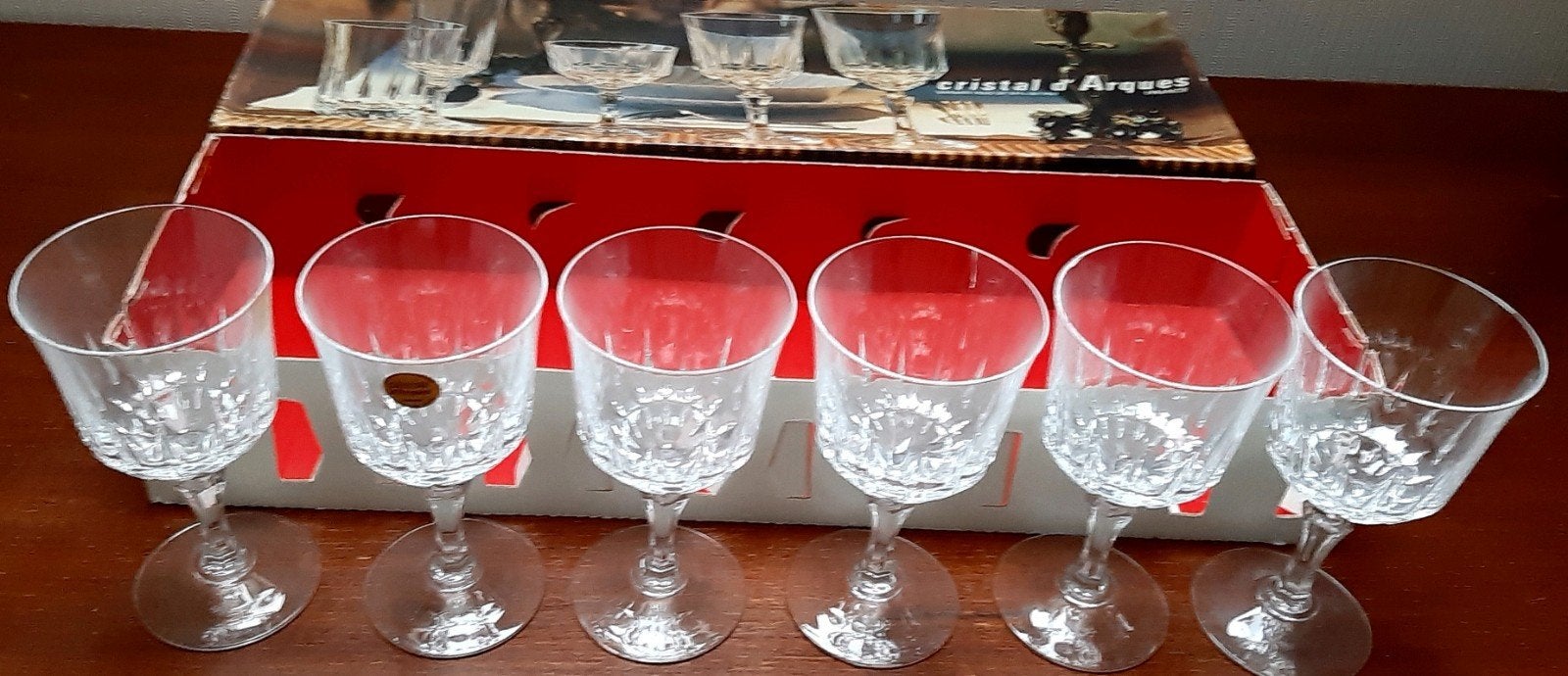 6 kleine kristallen wijnglazen op voet, cristal d'arques, Ophalen, Zo goed als nieuw