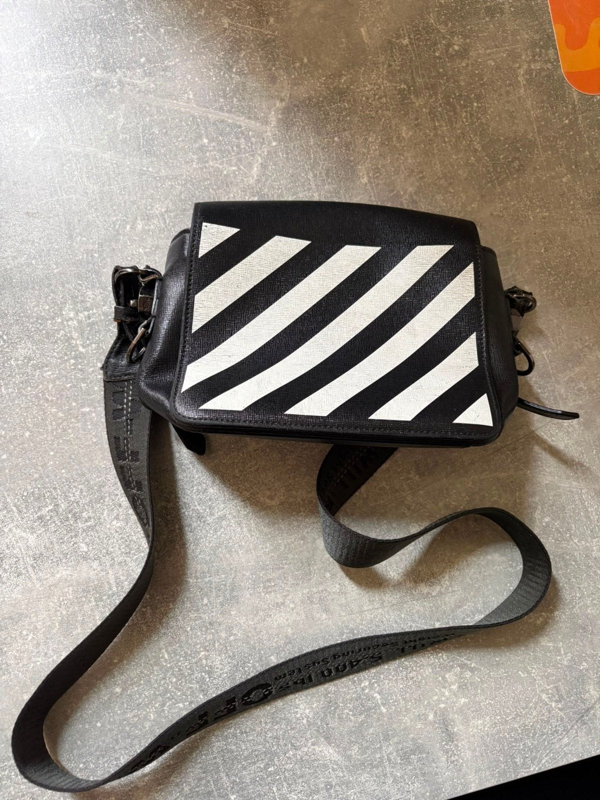 Off White tasje, Bijoux, Sacs & Beauté, Sacs | Sacs à bandoulière, Autres marques, Cuir, Enlèvement, Utilisé