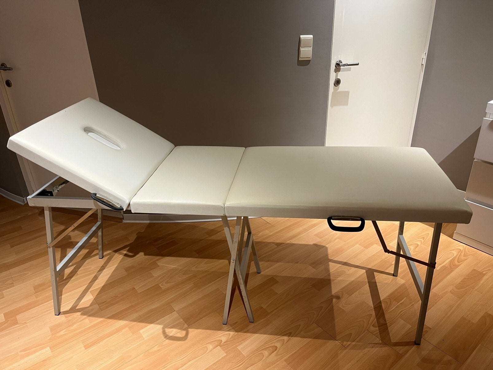 Witte massagetafel, Ophalen, Zo goed als nieuw, Massagetafel