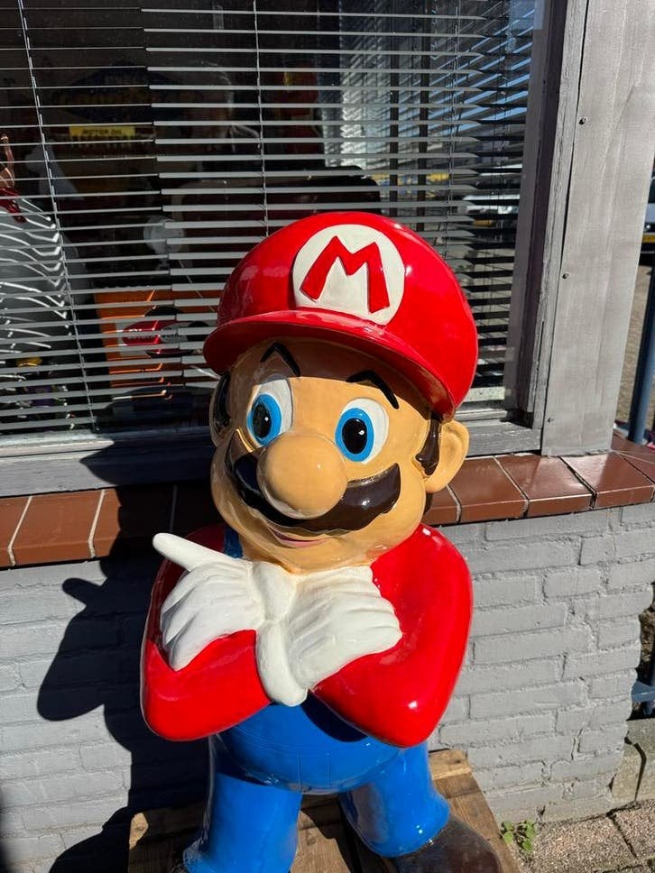 Grote Mario Standbeeld - Perfect voor Gamers & Verzamelaars