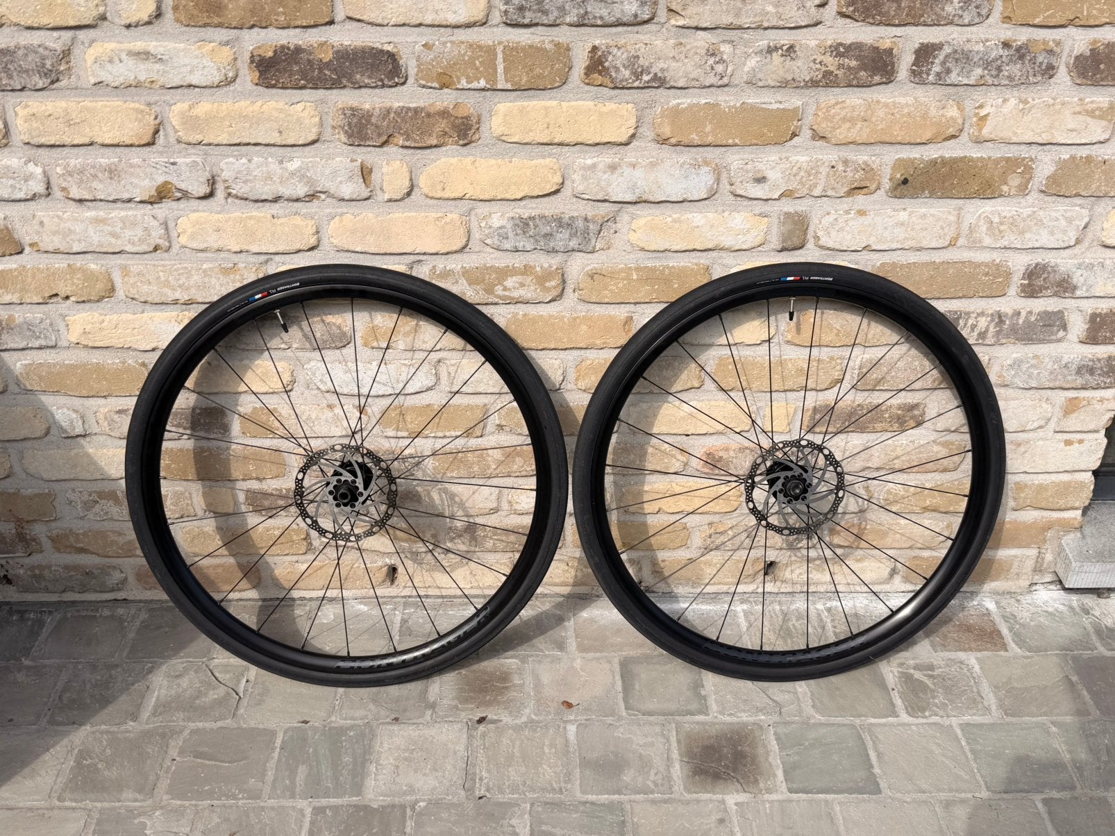 Bontrager Paradigm wielenset + Bontrager R1 banden (700x32c), Fietsen en Brommers, Ophalen, Zo goed als nieuw, Racefiets