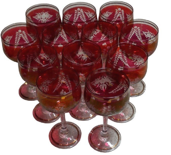 12 verres à vin rouge avec raisins gravés., Enlèvement