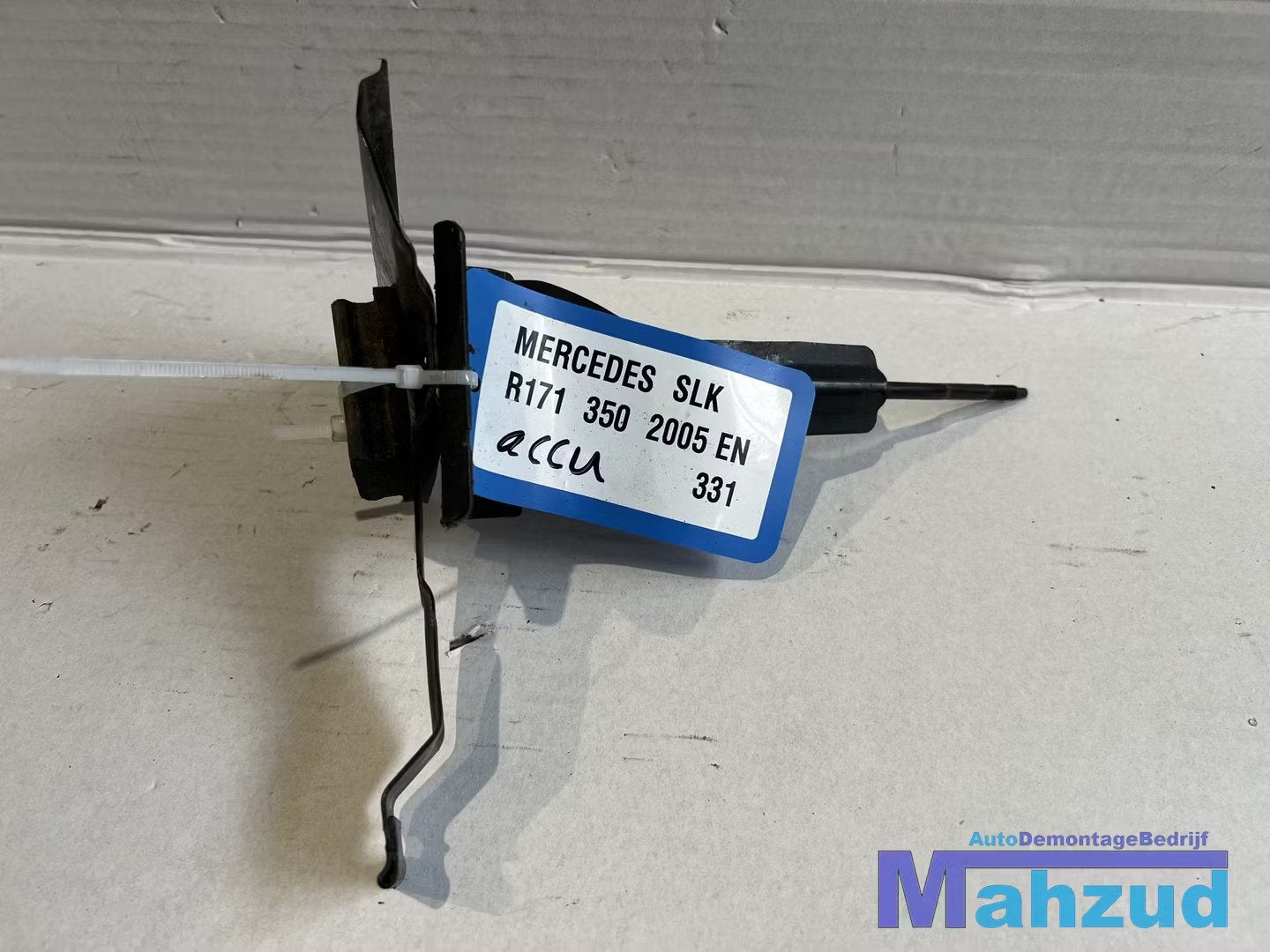 MERCEDES SLK R171 accuklem accu beugel 2005-2011, Mercedes-Benz AG, Mercedes-Benz, Utilisé, Mercedesstrasse 120
70372  Stuttgart, DE