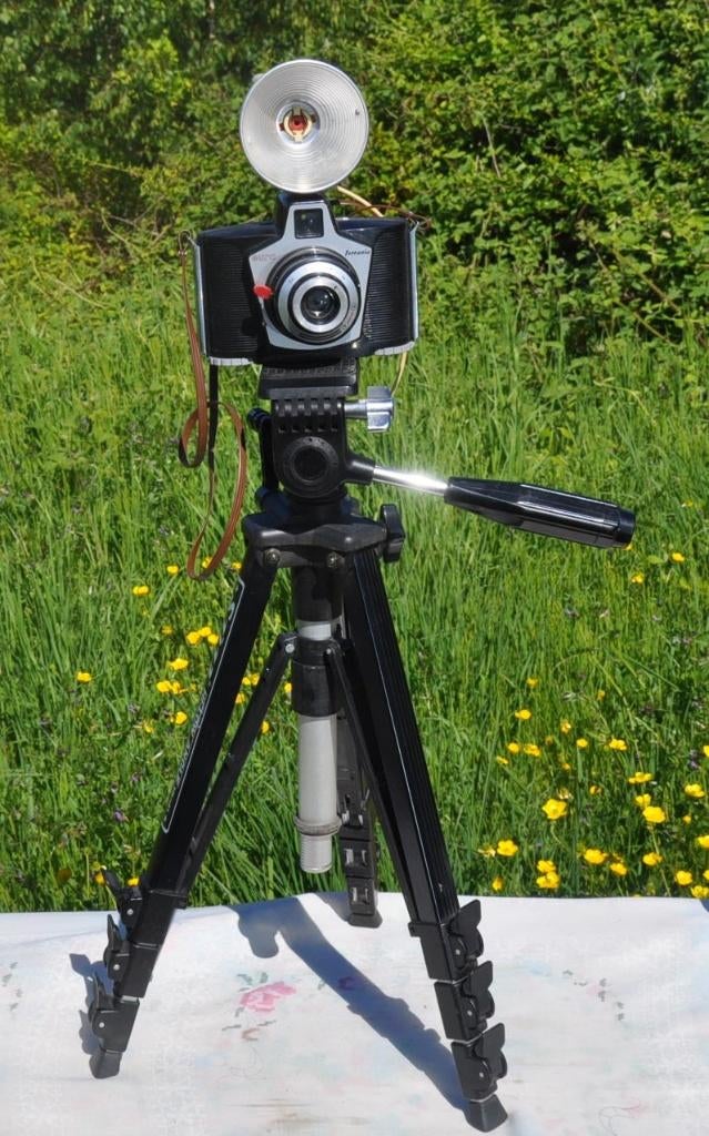 ancien appareil photo bakelite avec flash et trepied, Enlèvement ou Envoi, Appareils photo