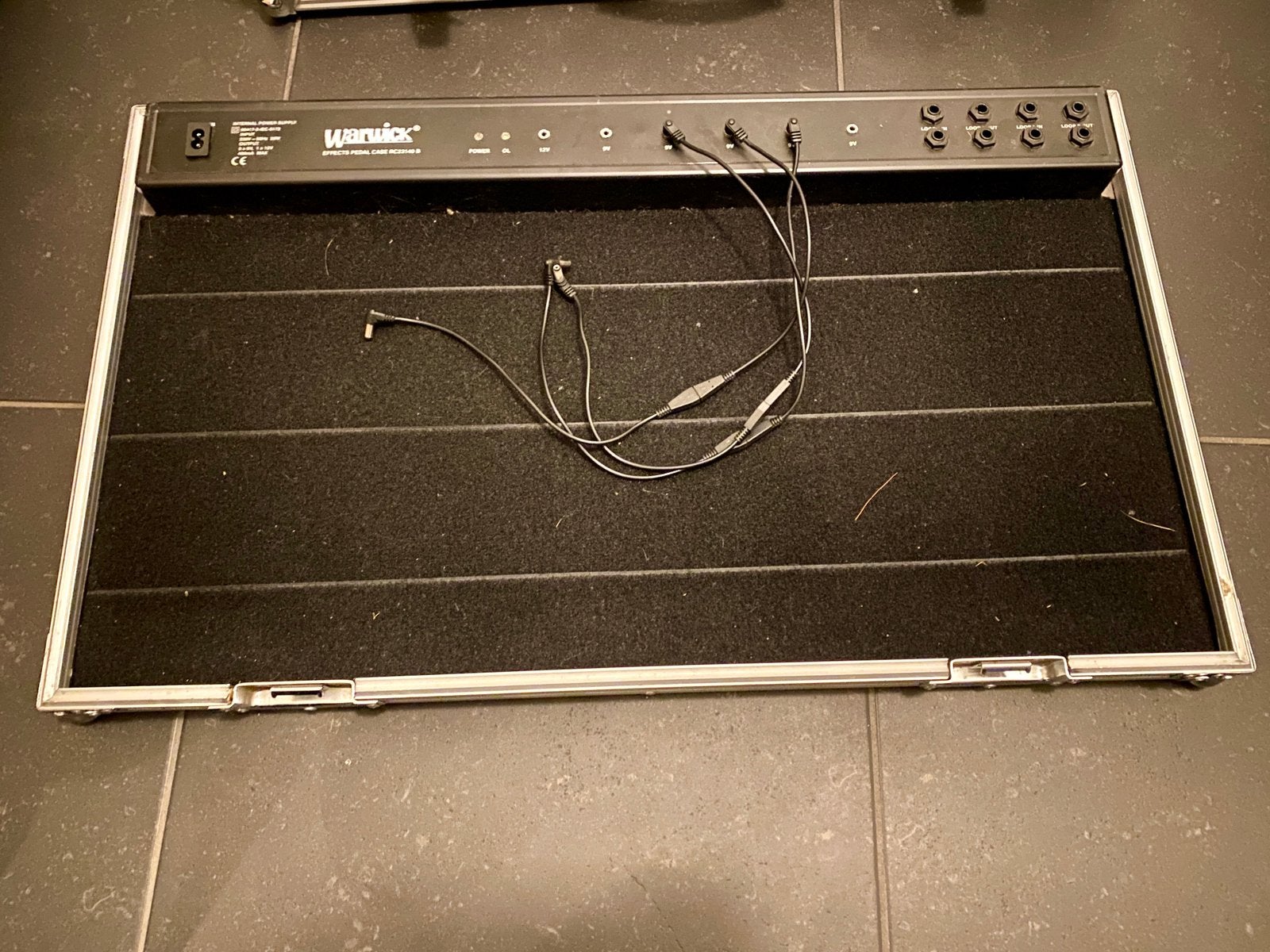 Warwick pedalcase met voeding inc multi gitaarstatief, Musique & Instruments, Enlèvement, Utilisé, Autres instruments, Flight case