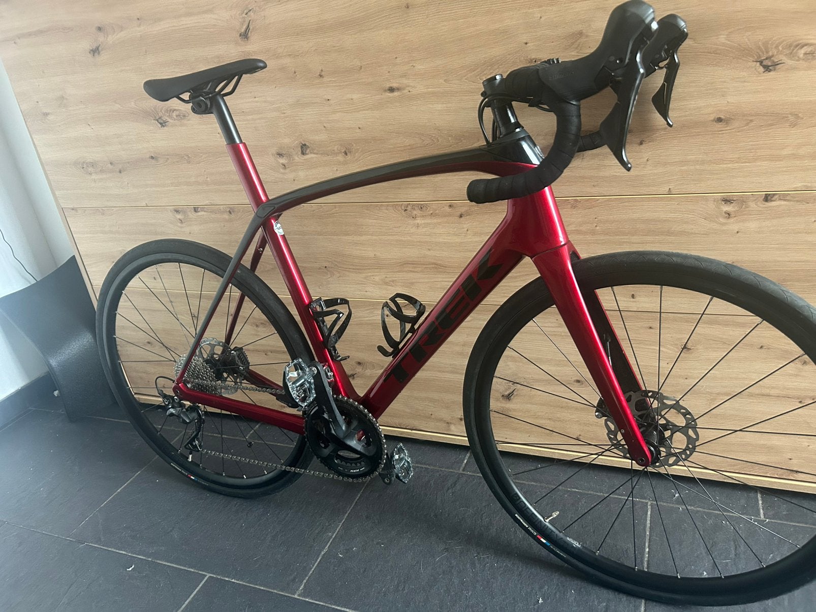 Trek Domane SL 5 Disc 2020 – Maat 56 – Shimano 105– Topstaat, Vélos & Vélomoteurs, Vélos | Vélos de course, Comme neuf, Carbone