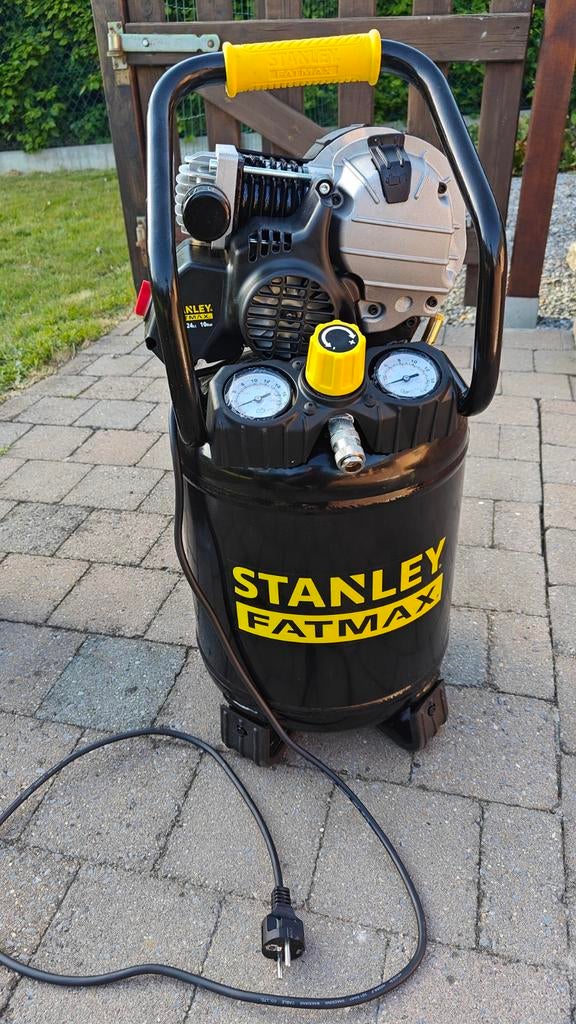 Stanley Fatmax Oliecompressor + 9m Slanghaspel (2024), Doe-het-zelf en Bouw, Compressors, Ophalen, 6 tot 10 bar, Nieuw, 200 tot 400 liter/min