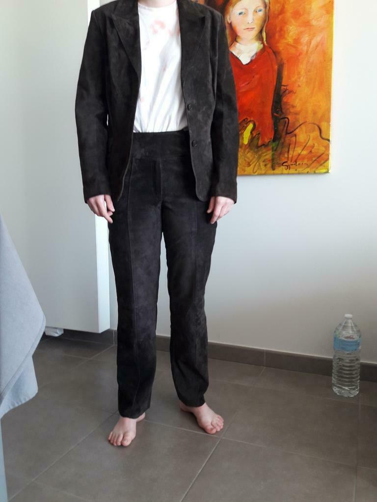 Dames kostuum broek en vest leder/daim 38/40, Enlèvement ou Envoi, Taille 38/40 (M)