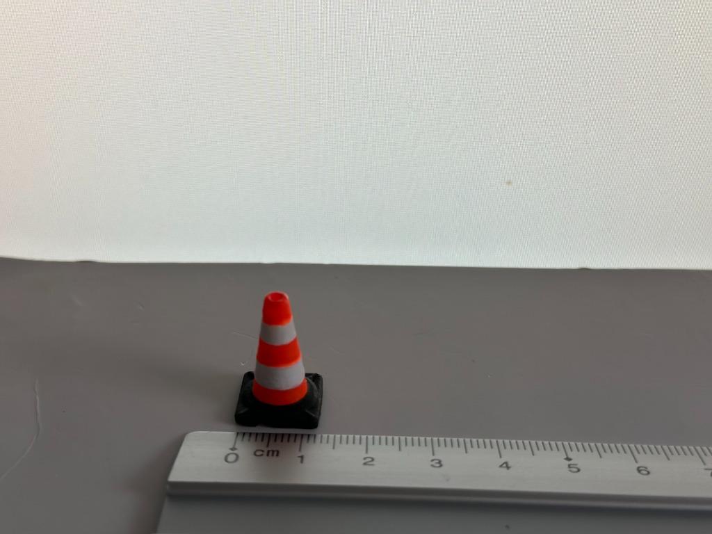 Cône de signalisation routière en résine 1/43, Enlèvement ou Envoi, Comme neuf, Autres types