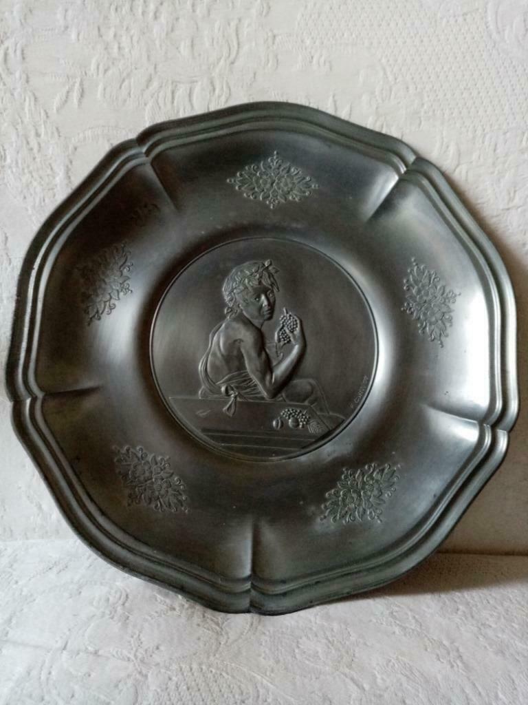 Assiette en étain Art déco signée(32.50cm), Enlèvement ou Envoi