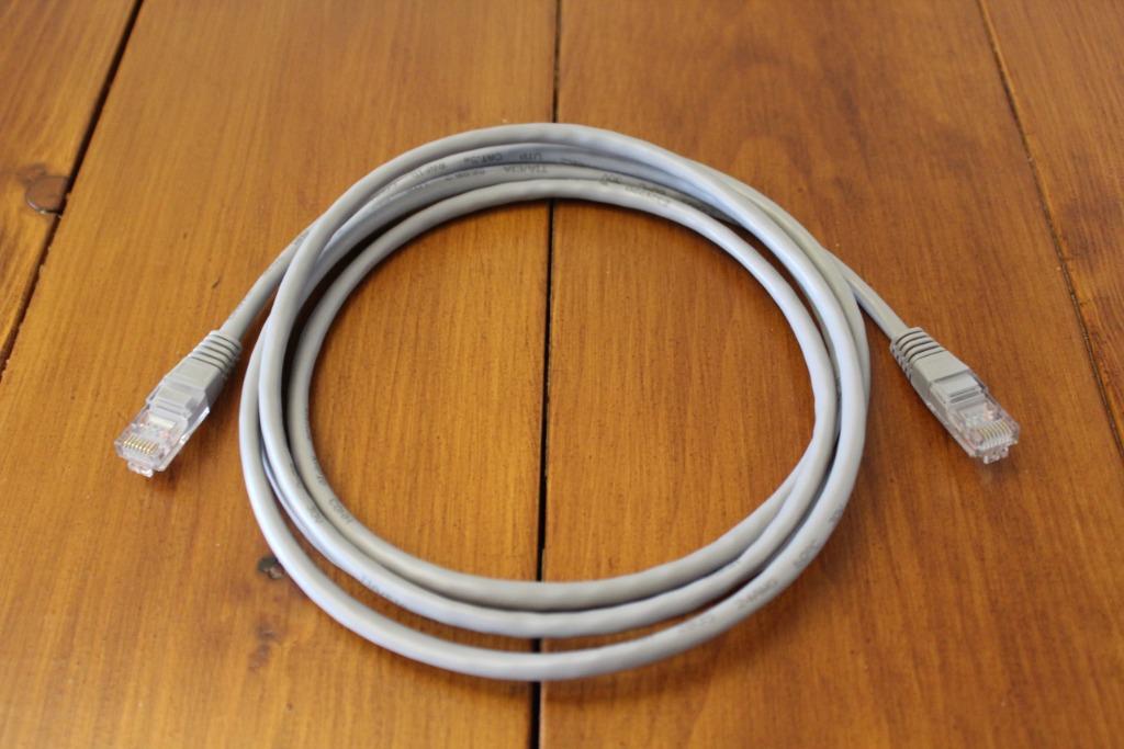 Grijze UTP kabel 1,5 meter, Computers en Software, Pc- en Netwerkkabels, Ophalen, Gebruikt