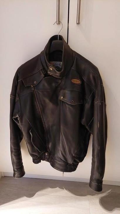 Veste cuir, Enlèvement