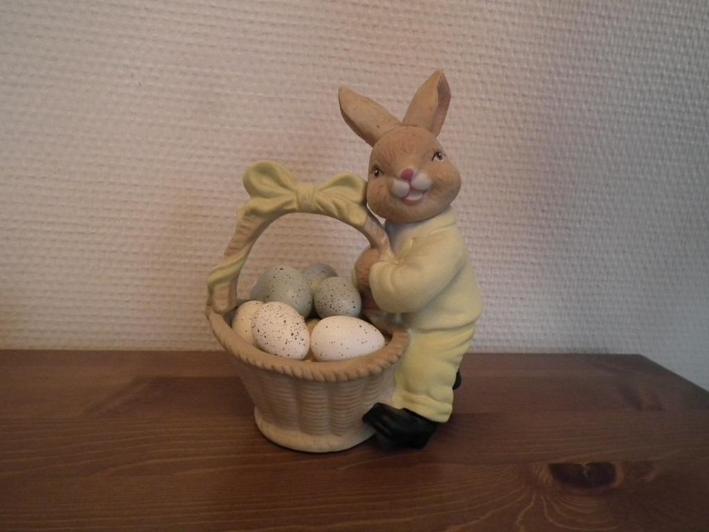 Déco. de Pâques lapin avec panier & 7 oeufs (h 15 / l 12 cm), Divers, Envoi, Comme neuf